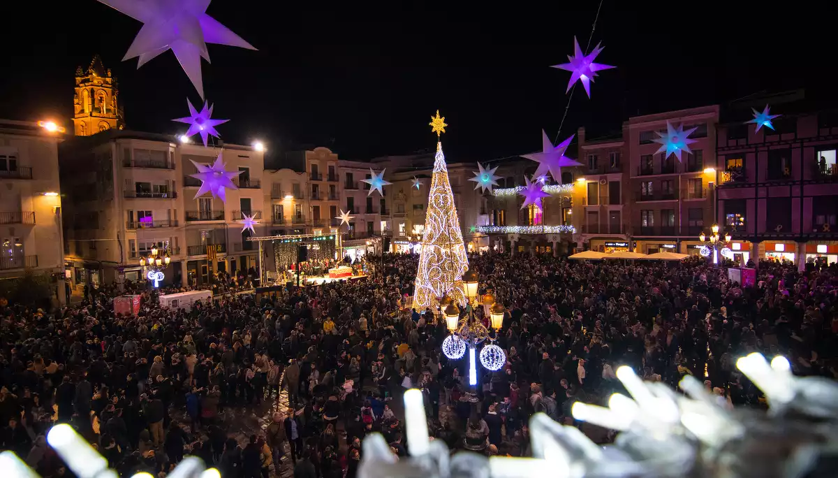 Imatge de la plaça del Mercadal de Reus engalanada per Nadal.