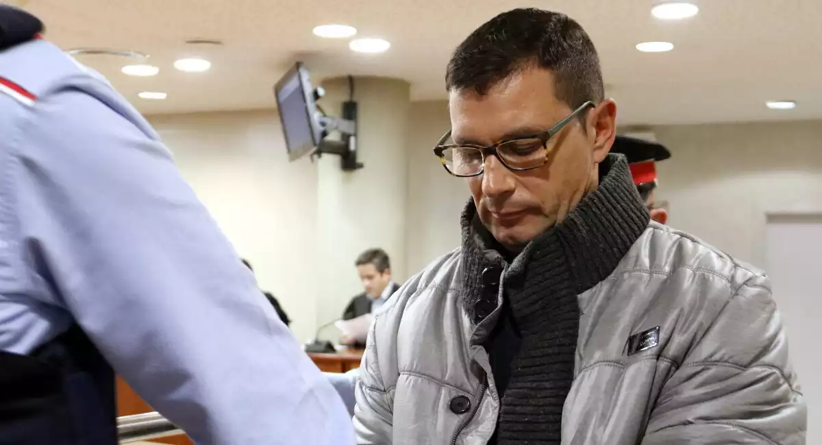 L'acusat de matar el cunyat a Torre-Serona, Josep Puiggròs, sortint de l'Audiència de Lleida