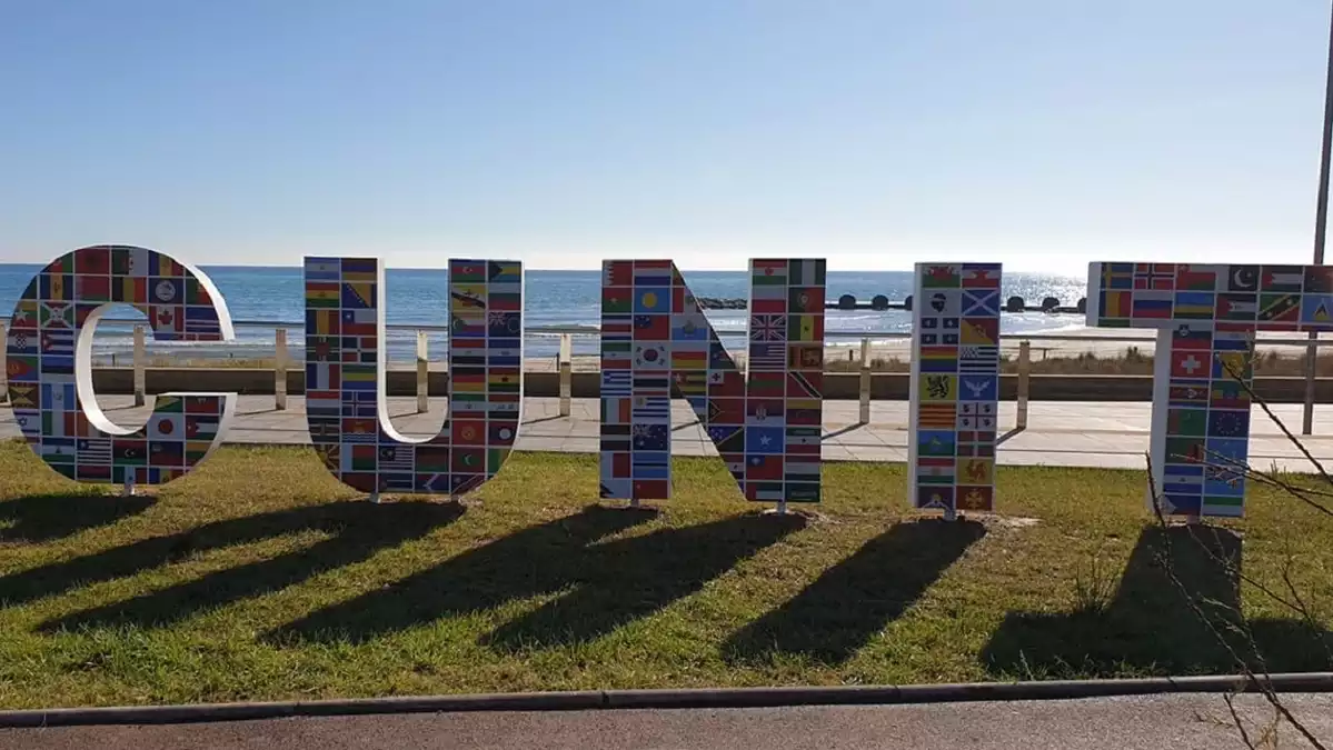 Les lletres que l'Ajuntament de Cunit ha posat al Passeig Marítim.