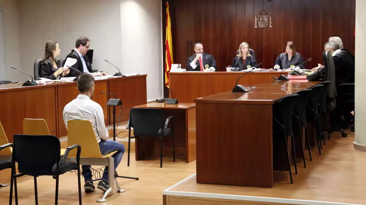 Pla general de l'Audiència de Lleida durant el judici a l'acusat d'agredir sexualment la seva fillastra