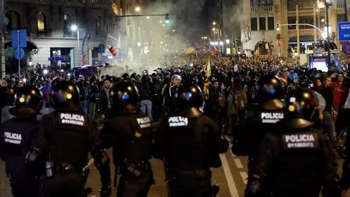 Policia i manifestants a Barcelona