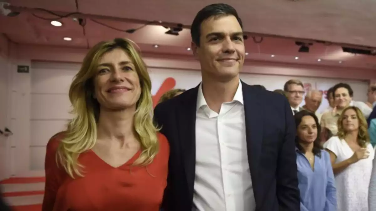 Begoña Gómez y Pedro Sánchez acudiendo a uno de los mítines del PSOE