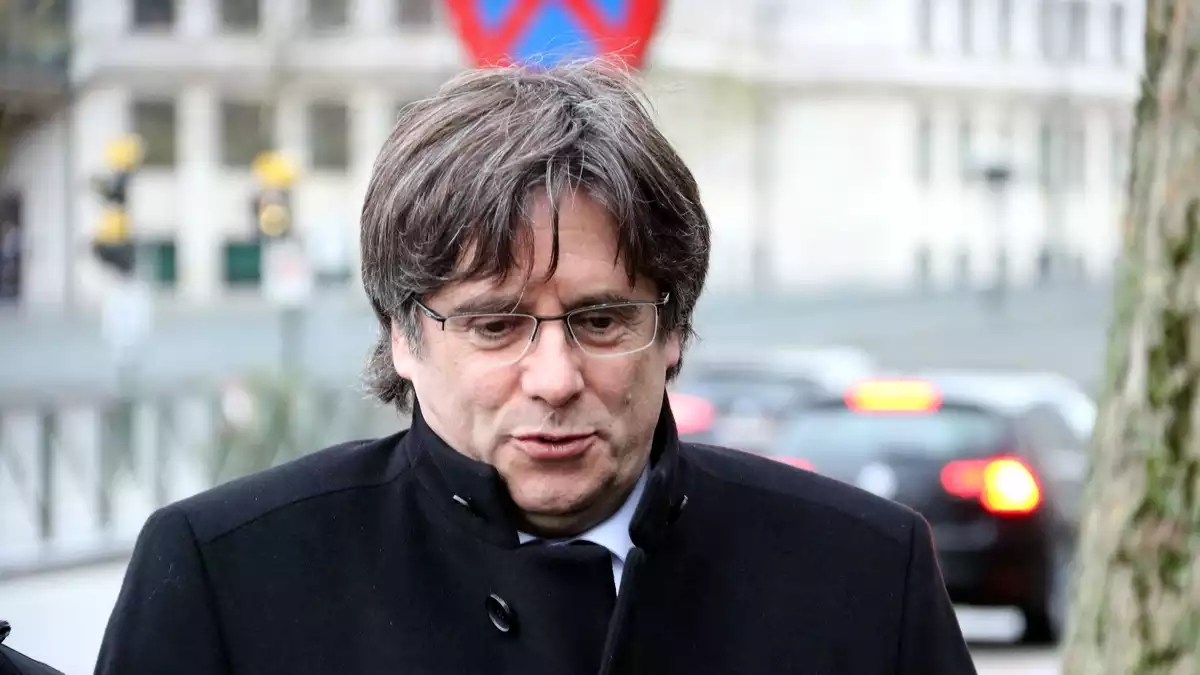 Carles Puigdemont arribanr a la Chambre du Conseil per la vista per l'euroordre