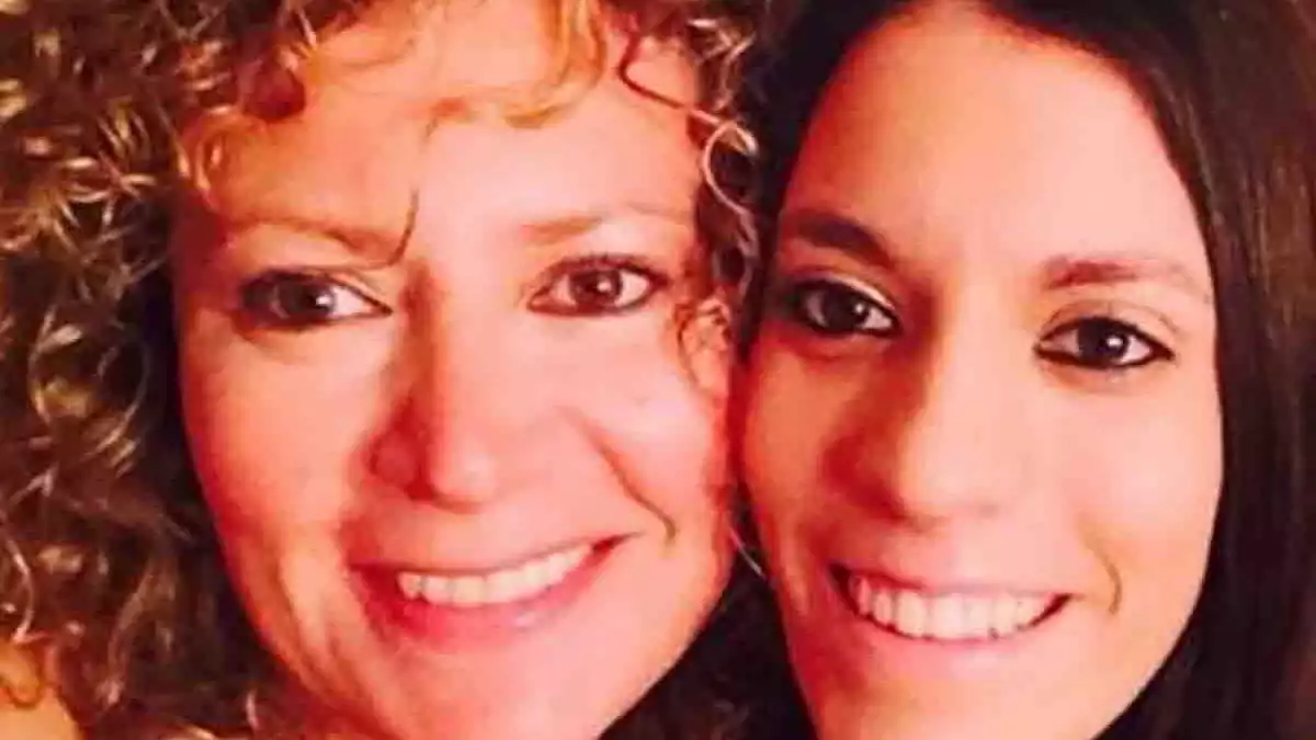 Diana López Pinel y sus dos hijas en una fotografía compartida en las redes sociales por la madre