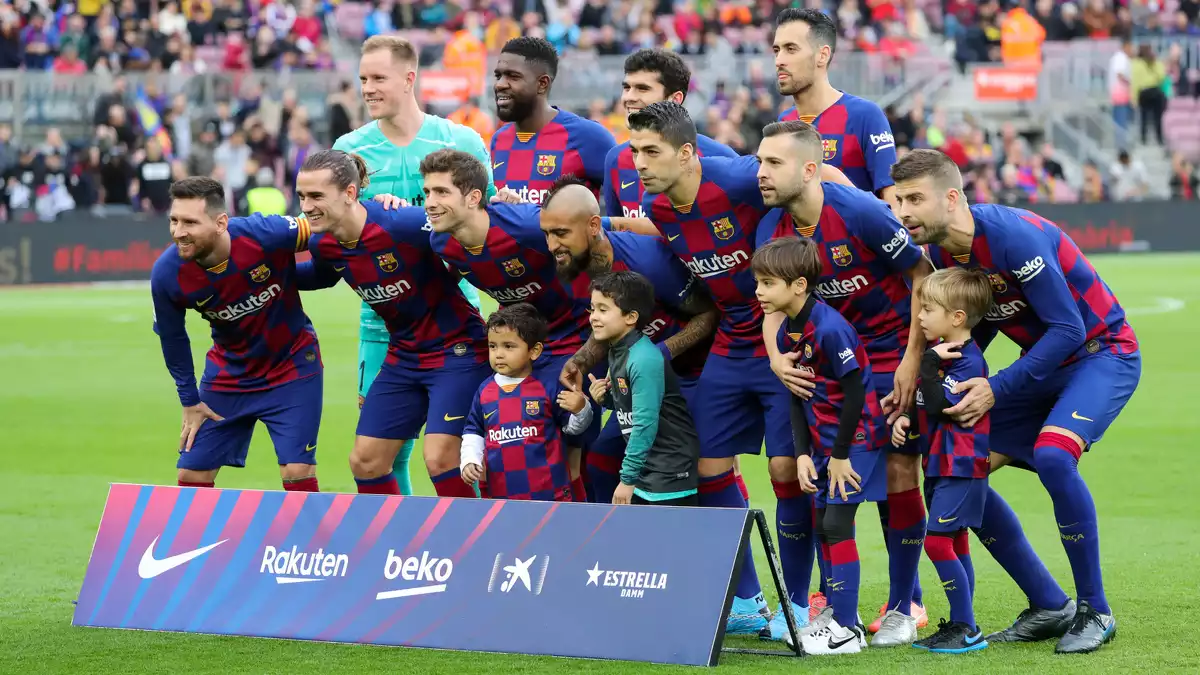 Fotografia d'equip del FC Barcelona abans del partit contra el Deportivo Alavés