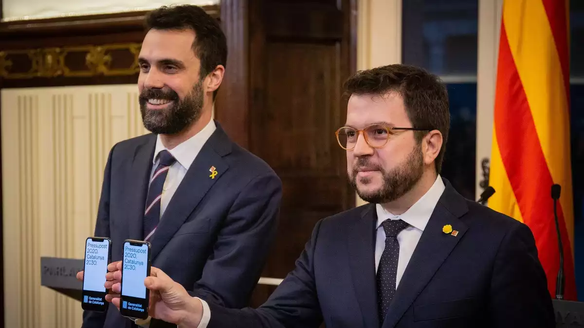 El president del Parlament, Roger Torrent, i el vicepresident i conseller d'Economia, Pere Aragonès