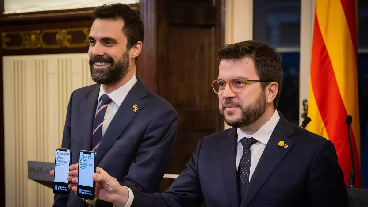El president del Parlament, Roger Torrent, i el vicepresident i conseller d'Economia, Pere Aragonès