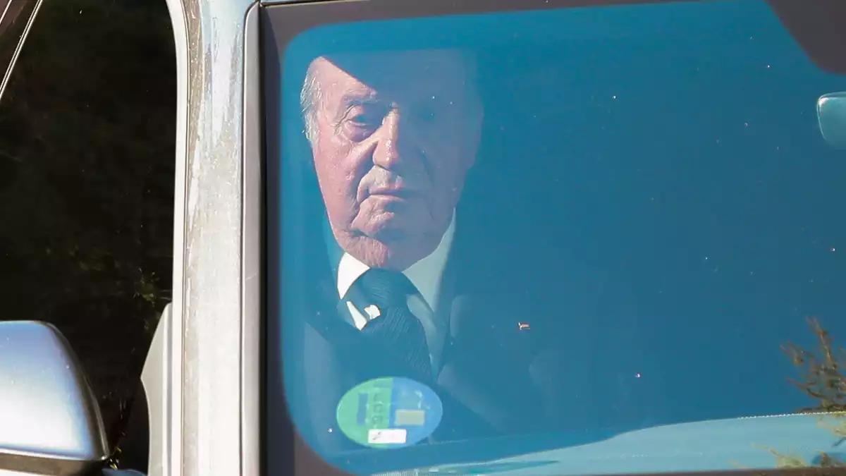 El rei Joan Carles I arribant al funeral de la seva germana Pilar de Borbó (09-01-2020)