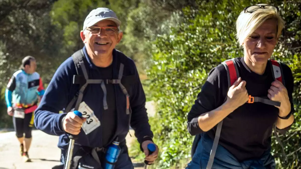 Dos participants de la Marxa Castells del Baix Gaià