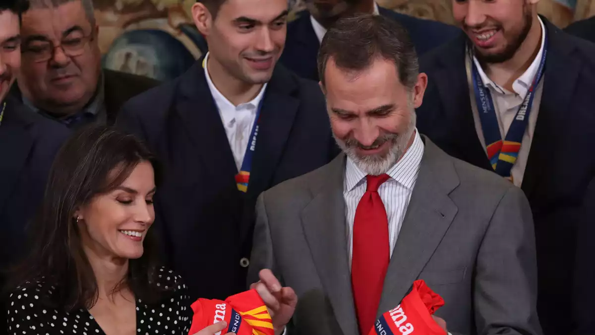 Els reis en l'acte de recepció de l'equip espanyol d'handbol el 28 de gener de 2020