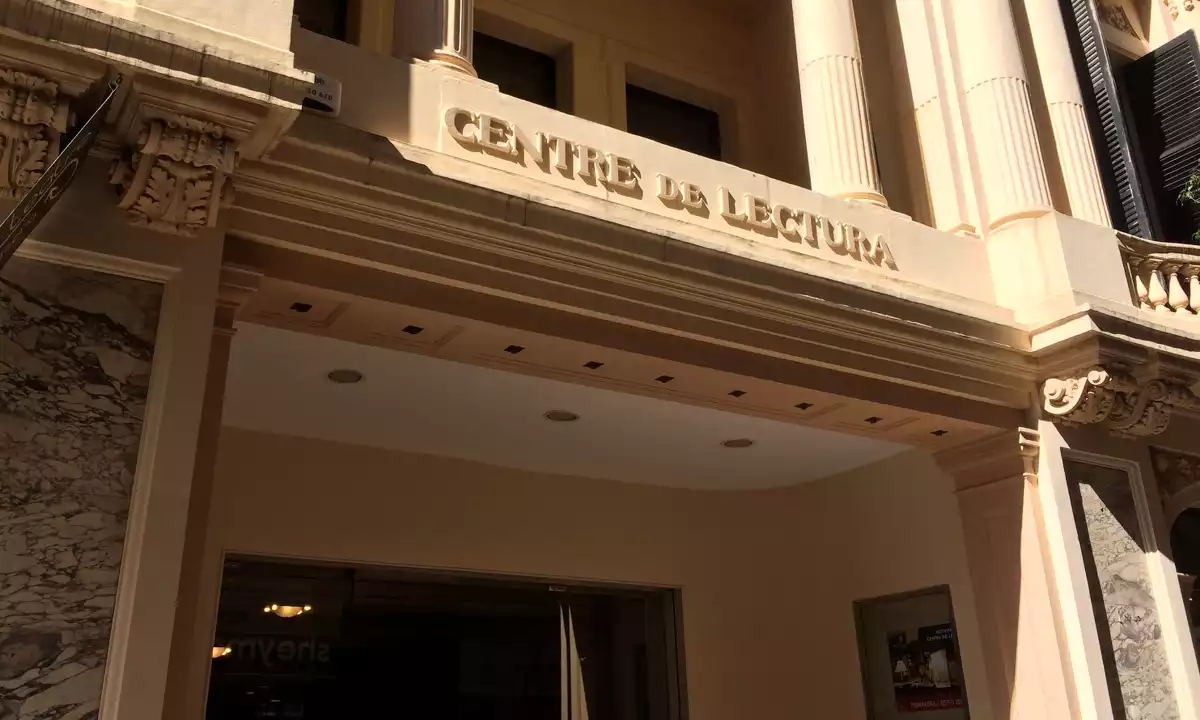 Firma de l'acord entre l'Ajuntament de Reus i el Centre de Lectura per ampliar el centre