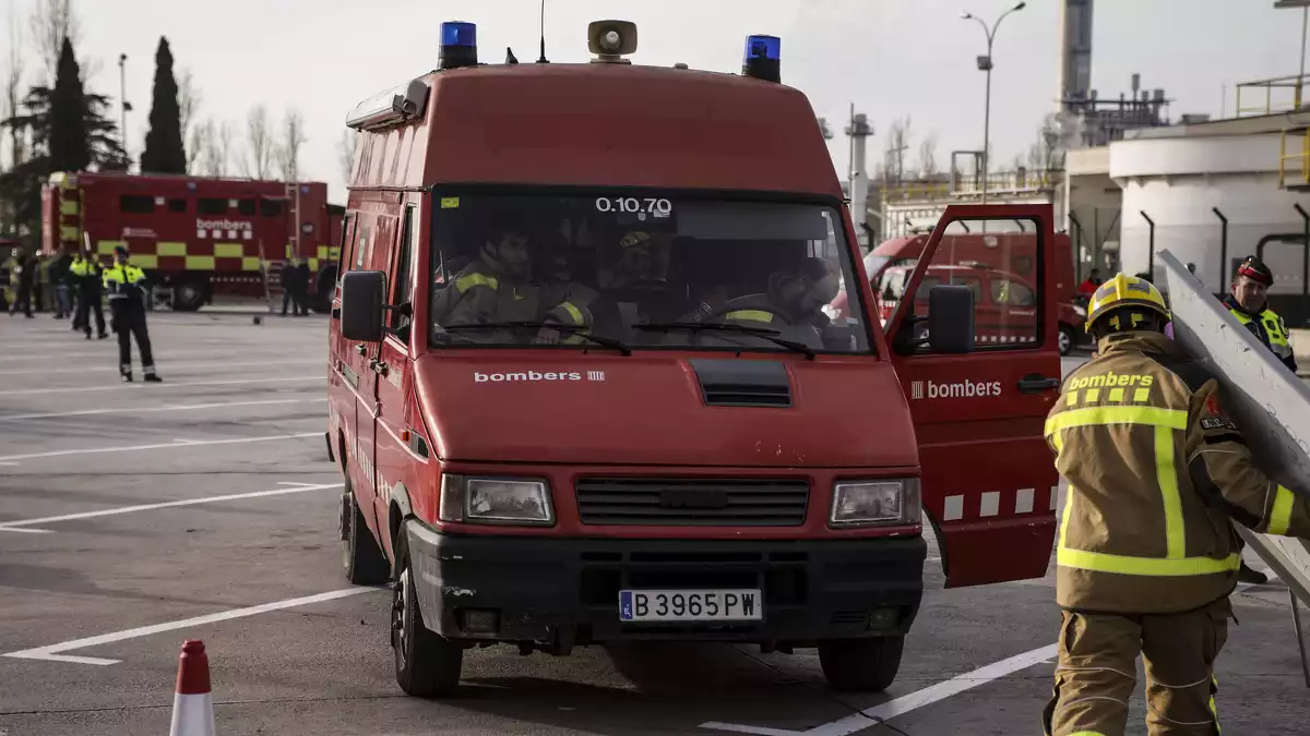 L'explosió i el dispositiu del greu accident químic a Tarragona en imatges