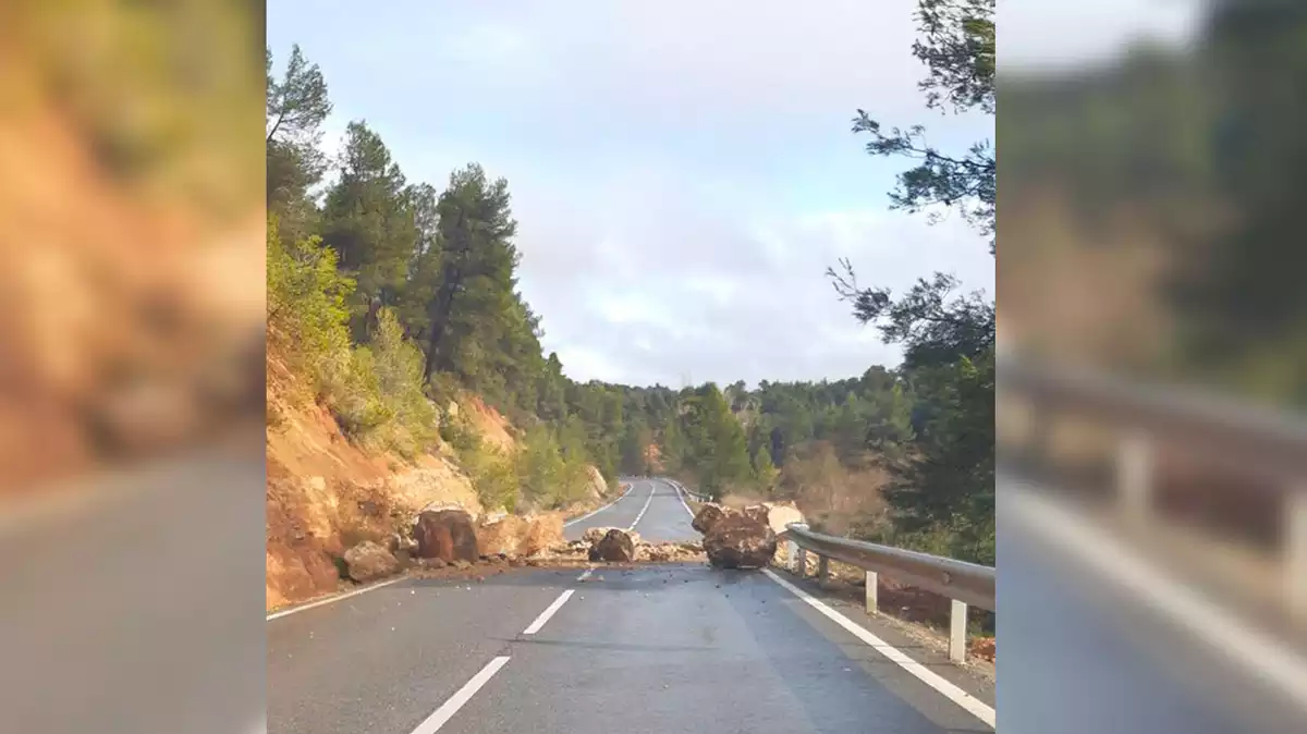 Despreniment de roques a la carretera TV-7004 al municipi de Vimbodí i Poblet