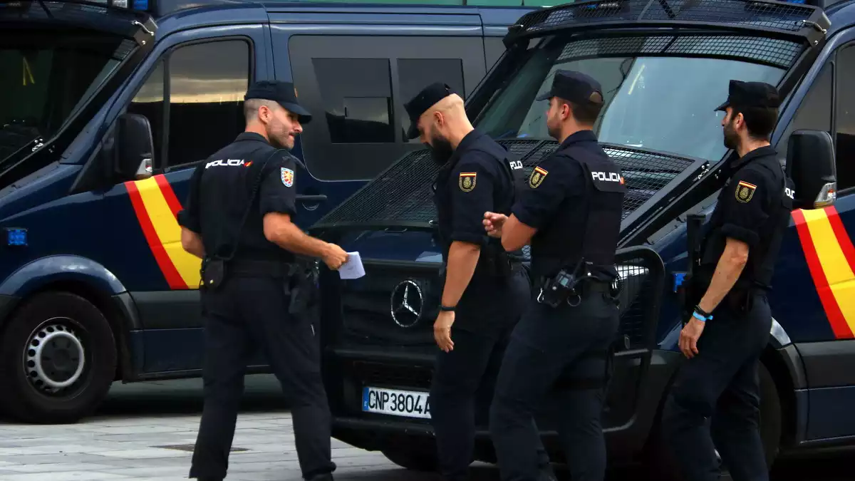 Imatge de la Policia Nacional a l'aeroport