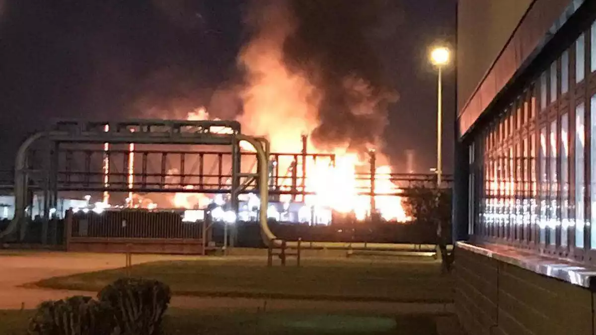 Imatge de les flames, després de l'explosió