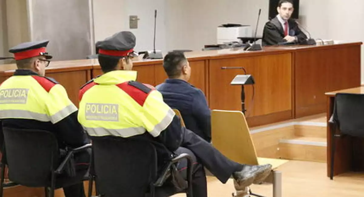 L'acusat d'agredir sexualment la seva fillastra a Lleida, en el judici a l'Audiència