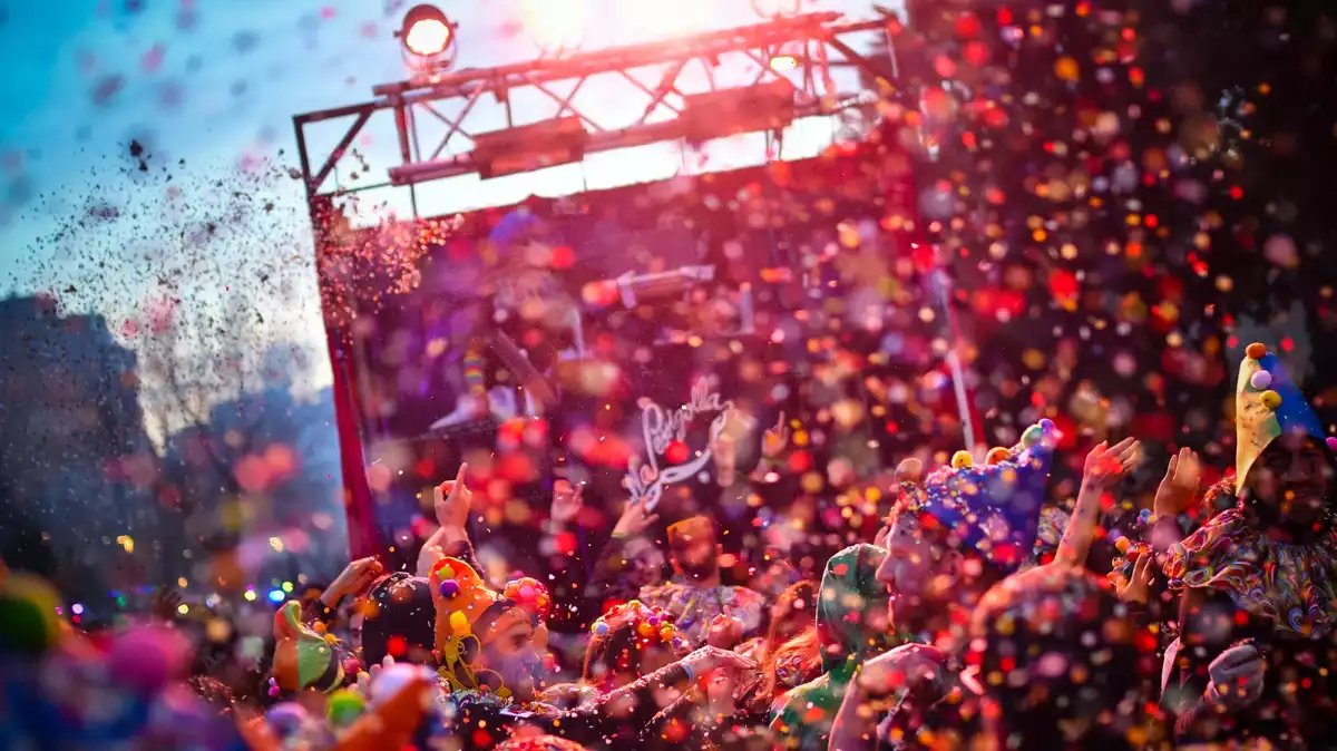 Les millors imatges de la Guerra del Confeti del Carnaval 2019 de Reus