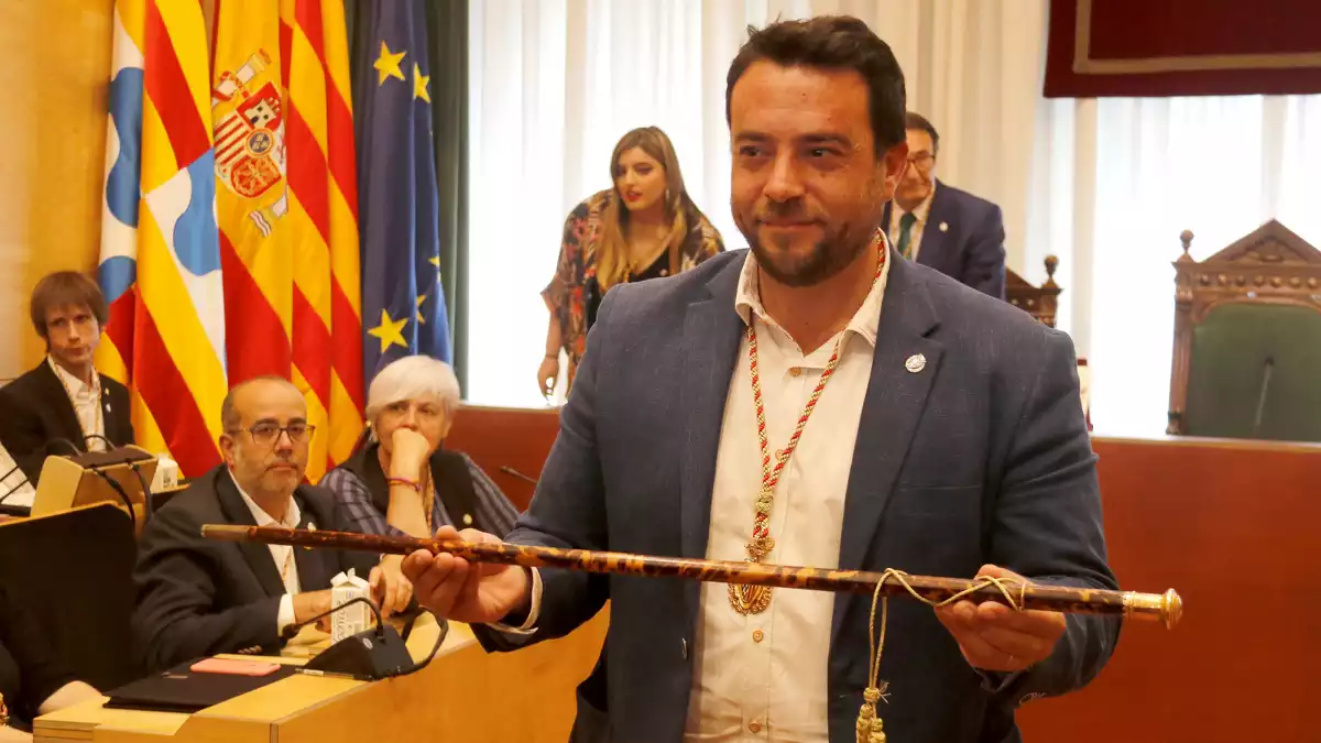 El socialista Álex Pastor repetirà com a alcalde de Badalona, gràcies a Dolors Sabater