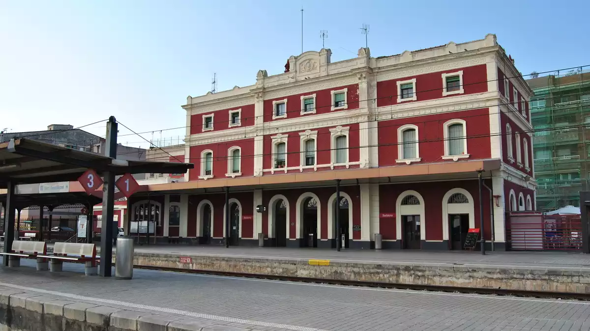 Foto de l'estació de Renfe de Badalona