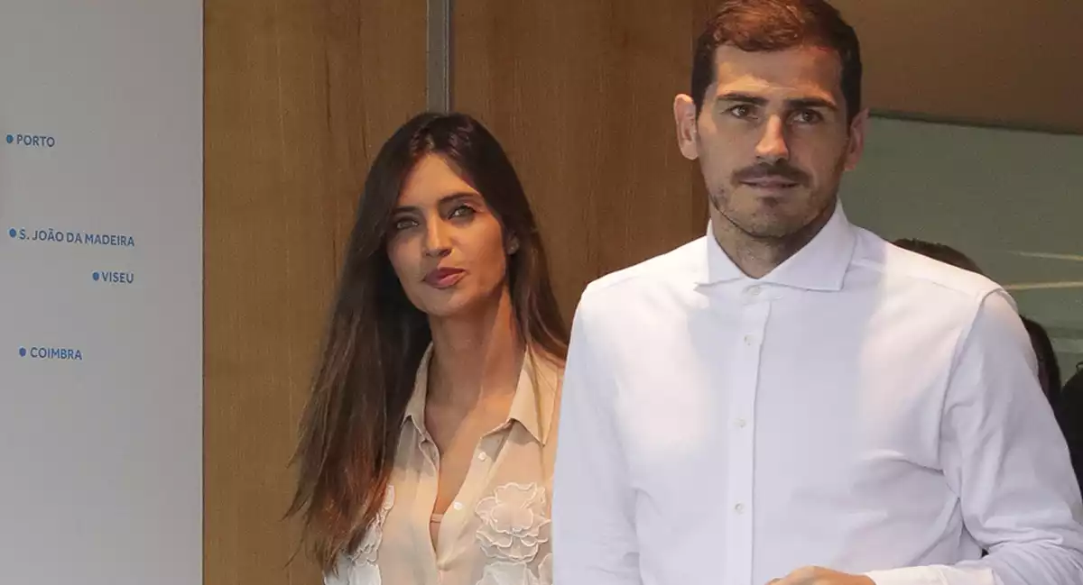 Iker Casillas i Sara Carbonero a la sortida de l'hospital del porter