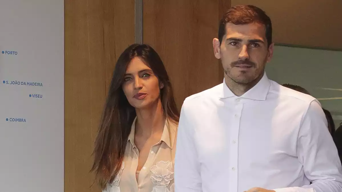 Iker Casillas i Sara Carbonero a la sortida de l'hospital del porter