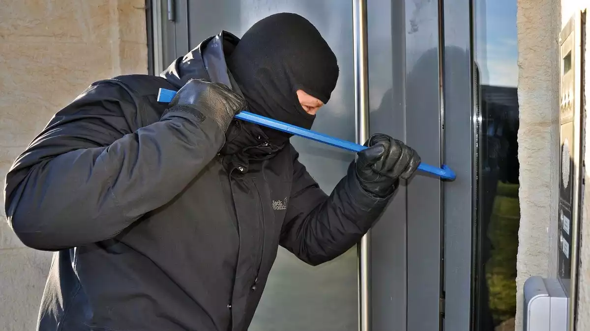 Detinguts dos lladres per robar en cases i comerços en Benicarló, en el Baix Maestrat (Castelló)