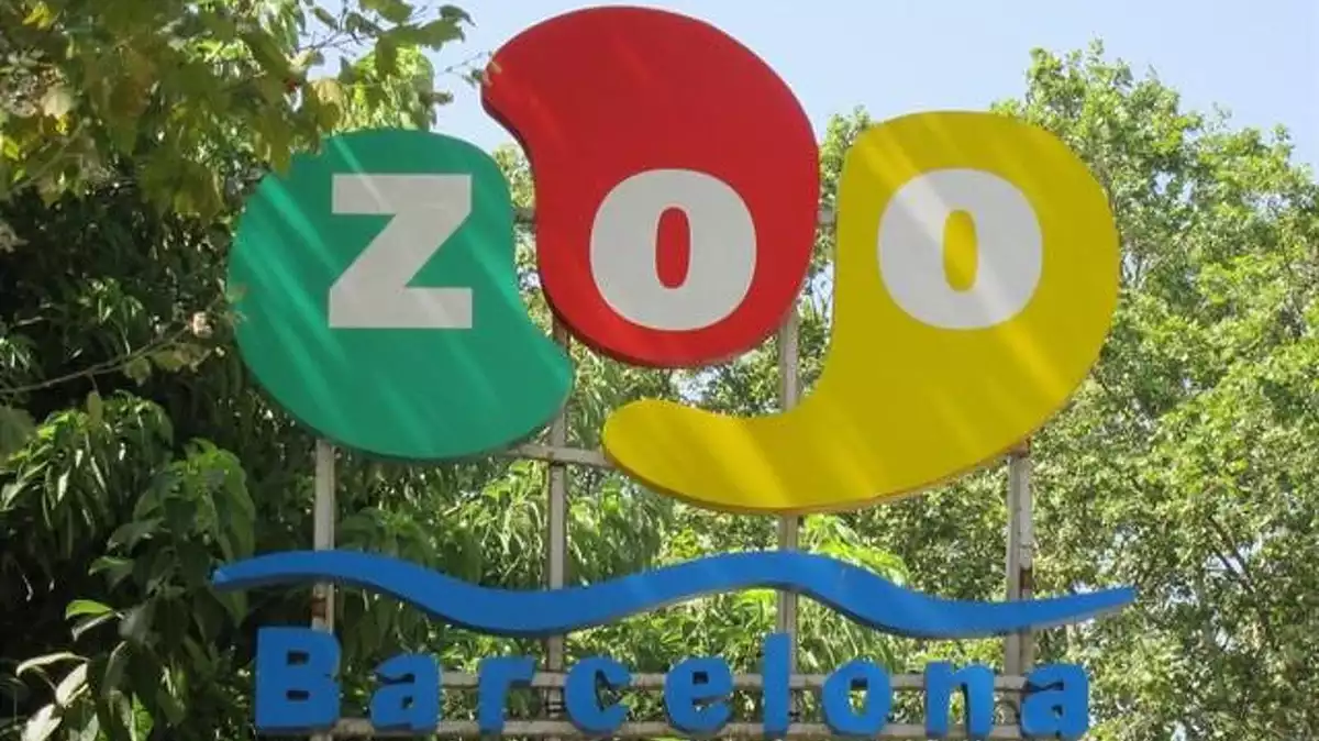 Imatge del cartell d'entrada al Zoo de Barcelona