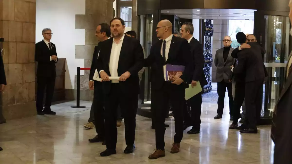 Oriol Junqueras i Raül Romeva arriben al Parlament per comparèixer en comissió el 28 de gener de 2020.