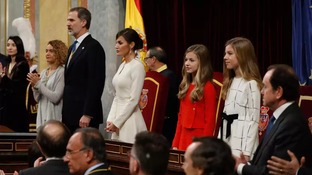 El rei Felip, la reina Letícia, la princesa Elionor i la infanta Sofia durant l'acte d'obertura de les Corts (02-02-2020)