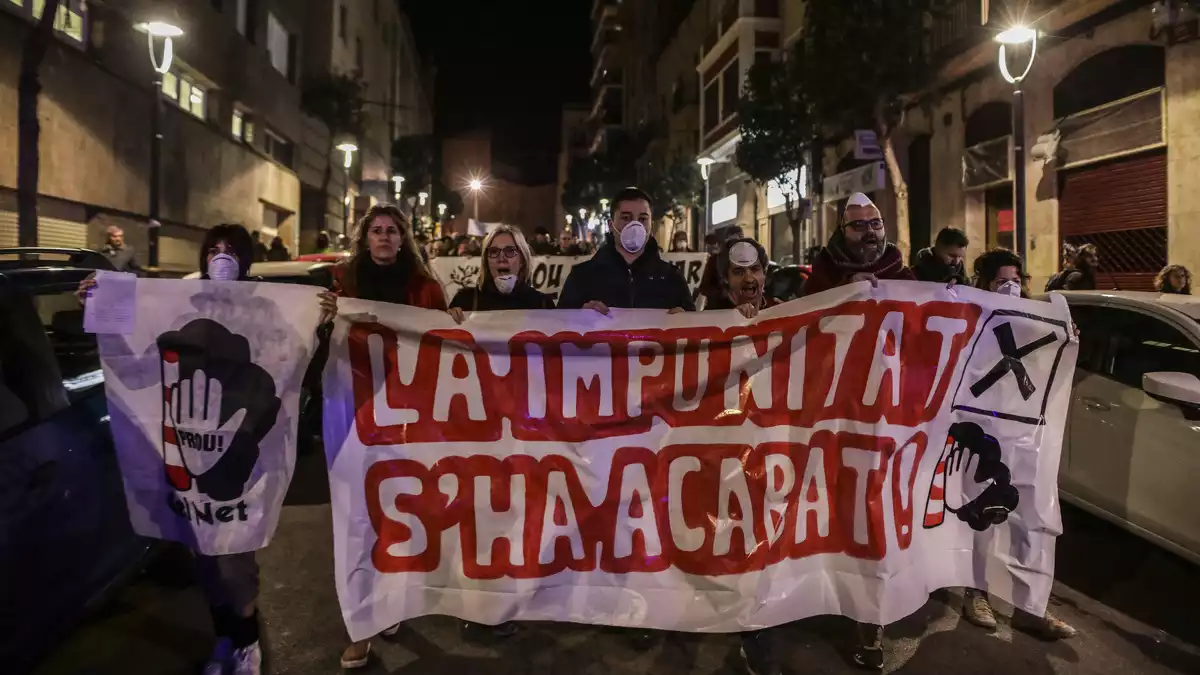 Les imatges de la multitudinària mobilització ciutadana a Tarragona després de l'explosió química