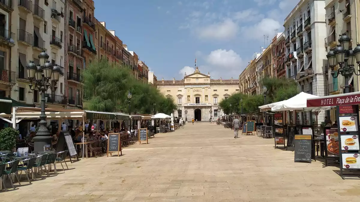 Diferents bars de Tarragona acumulen un deute amb l'Ajuntament de més d'un milió d'euros relacionat amb l'impost i la llicència de terrassa.