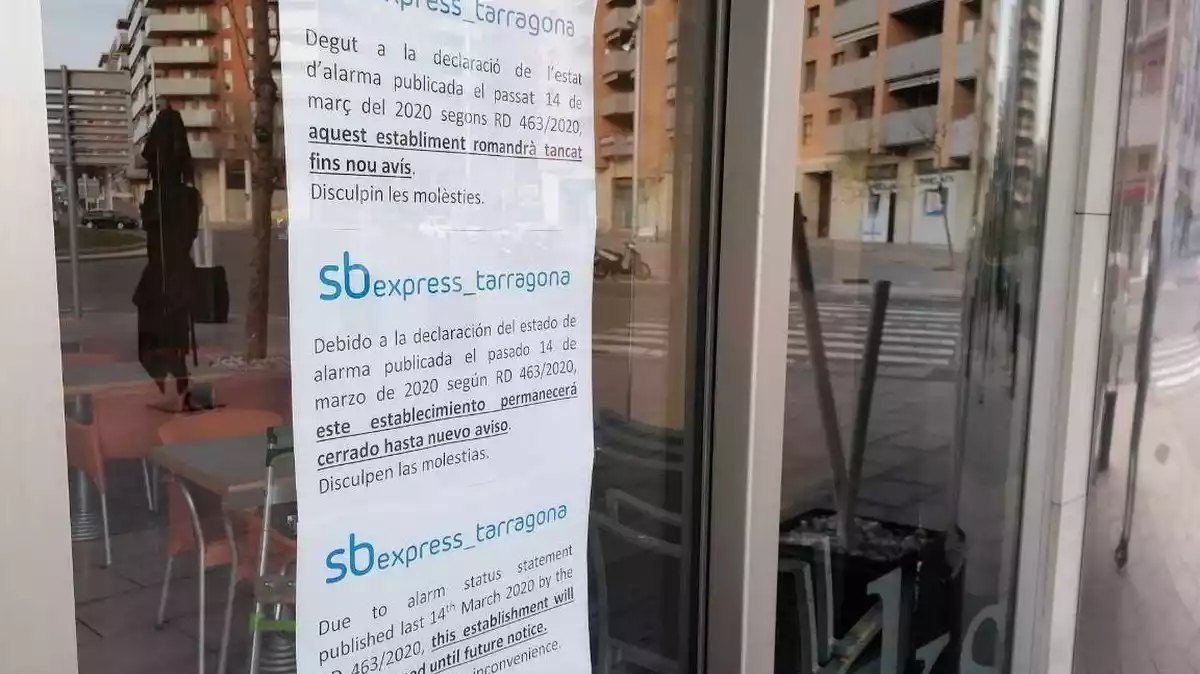 Cartell a les portes de l'Hotel SB Express Tarragona.