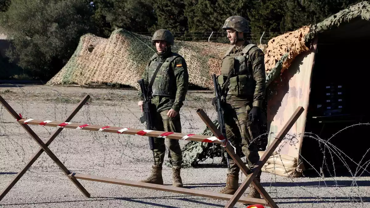 Does efectius de l'Exèrcit Espanyol armat durant un operatiu el 12 de desembre del 2017