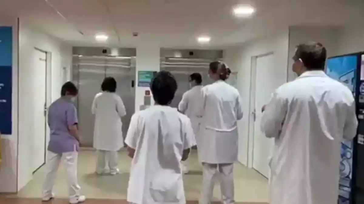 Captura del vídeo dels sanitaris de l'Hospital de Palamós