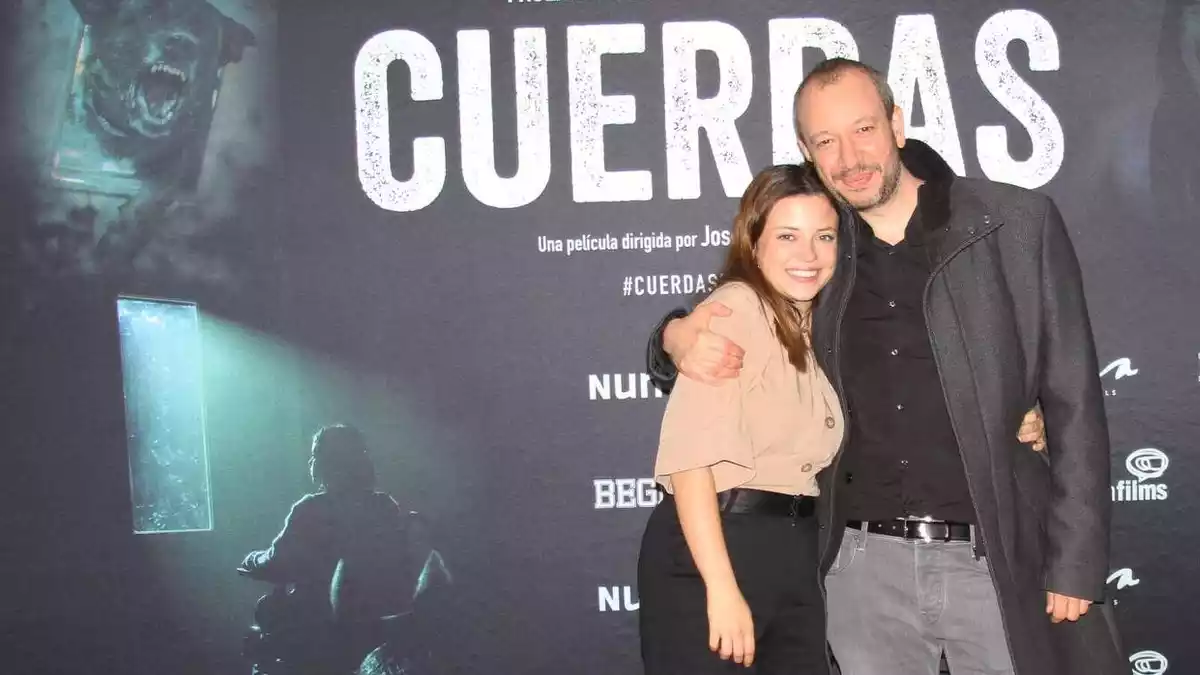 José Luís Montesinos i Paula del Río davant un photocall de 'Cuerdas'