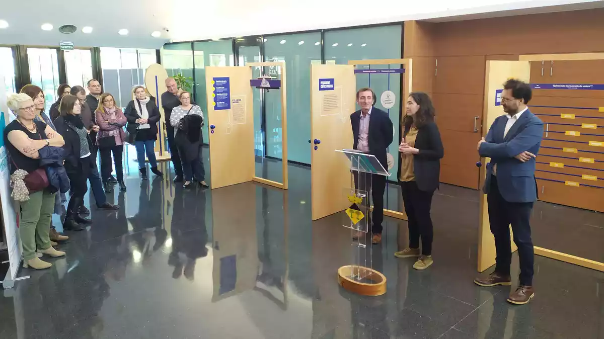 Inauguració de l'exposició 'Tu tens la clau' a la Biblioteca Infant Pere de l'Hospitalet de l'Infant.