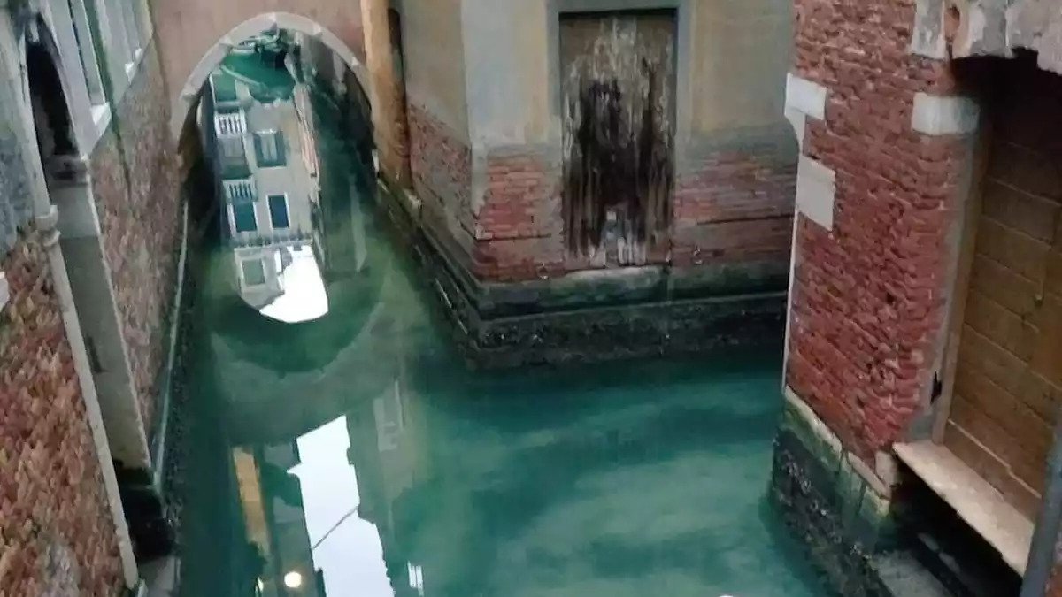 Imatge d'un canal de Venècia net