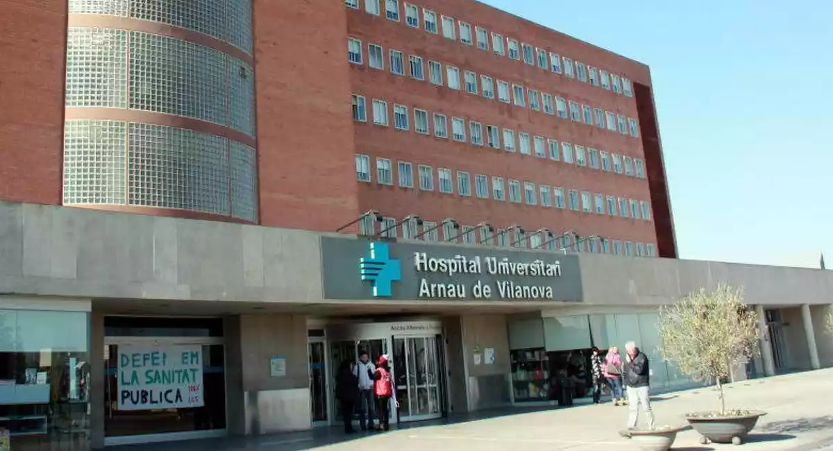 Façana de l'Hospital Arnau de Vilanova de Lleida en una imatge d'arxiu