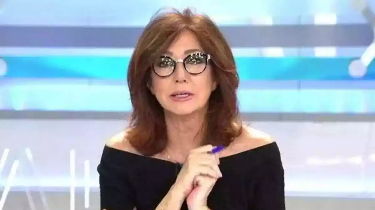 Ana Rosa Quintana presentant el seu programa a Telecinco