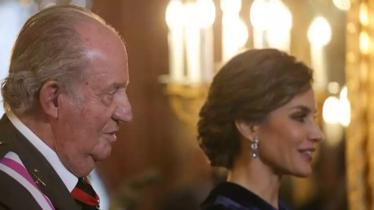 Juan Carlos y Letizia en un acto real
