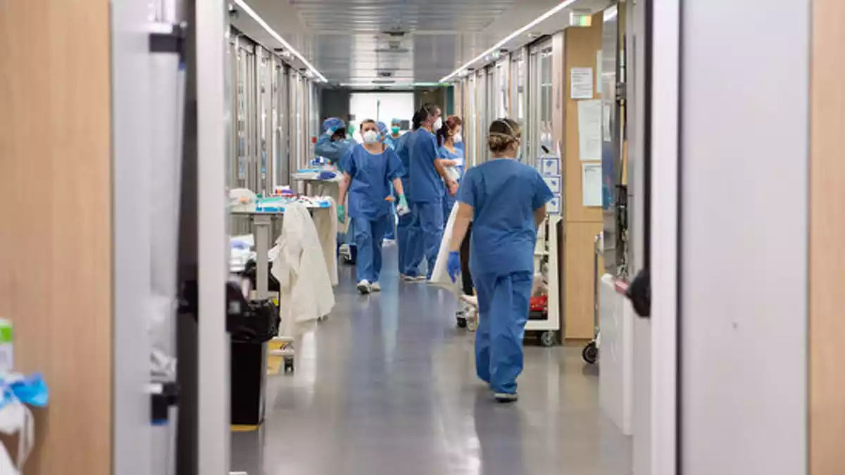 Imatge dels passadissos de l'Hospital Clínic de Barcelona, 30 de març de 2020