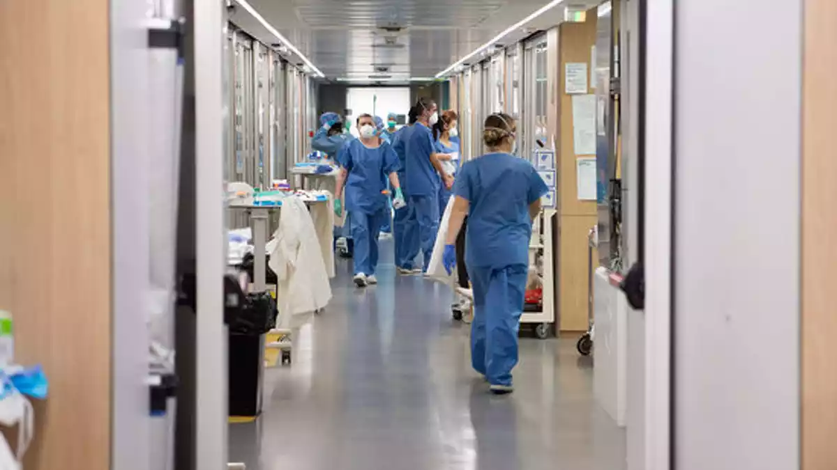 Imatge dels passadissos de l'Hospital Clínic de Barcelona, 30 de març de 2020