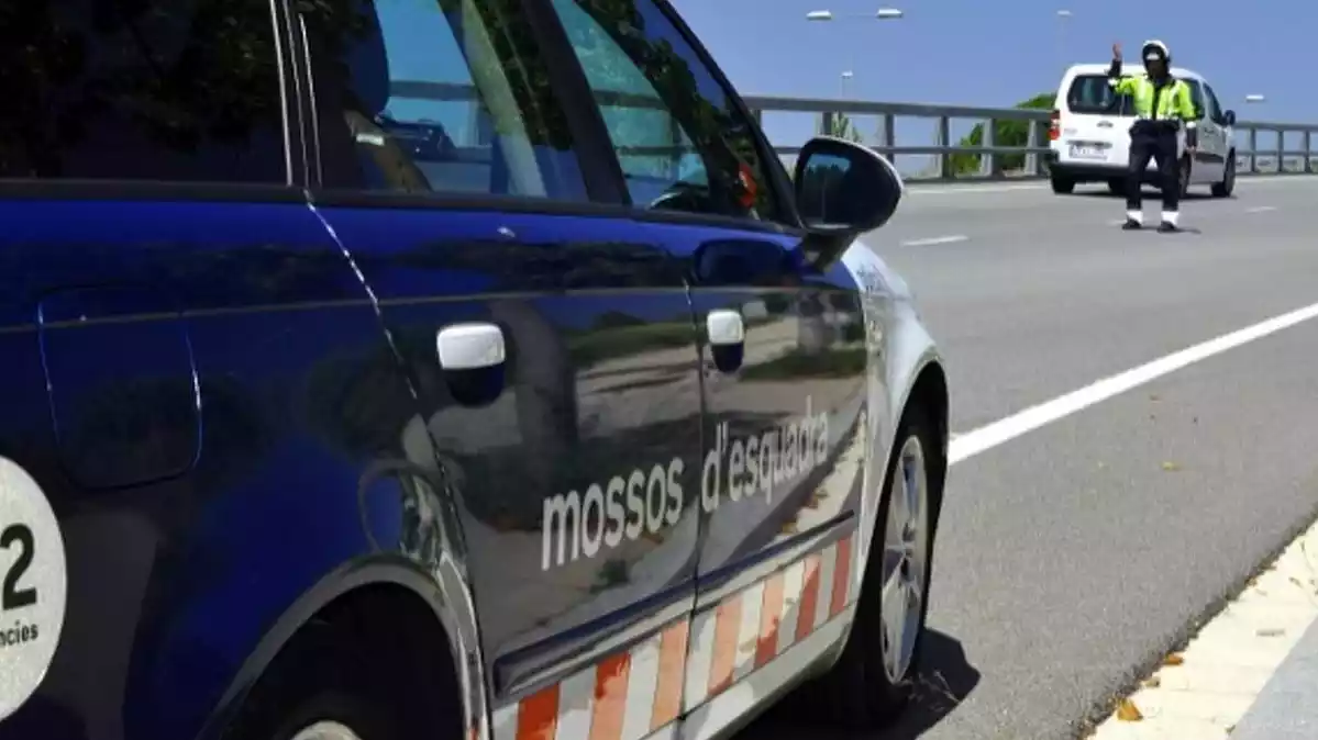 Imatge d'un vehicle de trànsit dels Mossos d'Esquadra