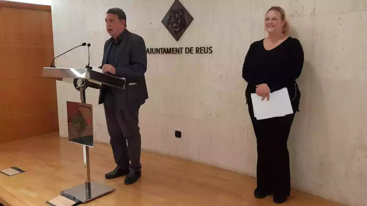 Carles Prats i Montserrat Caelles durant la roda de premsa