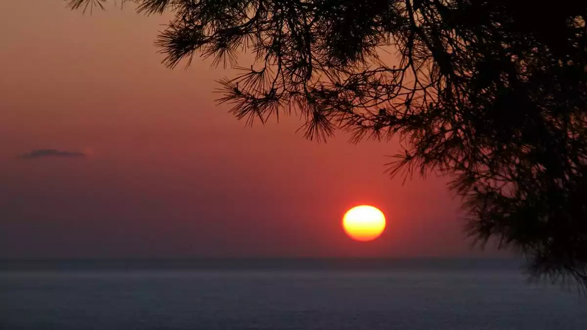 Imatge d'una sortida de sol a Tossa de Mar
