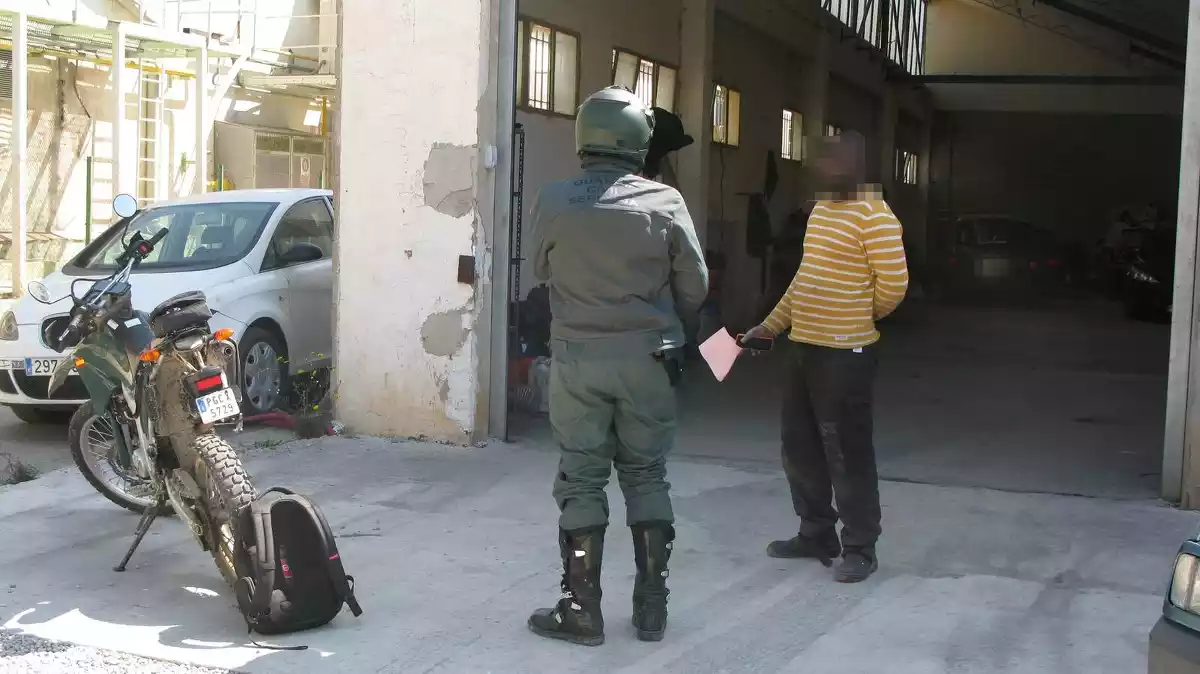 Taller mecànic inspeccionat per la Guàrdia Civil a Valls