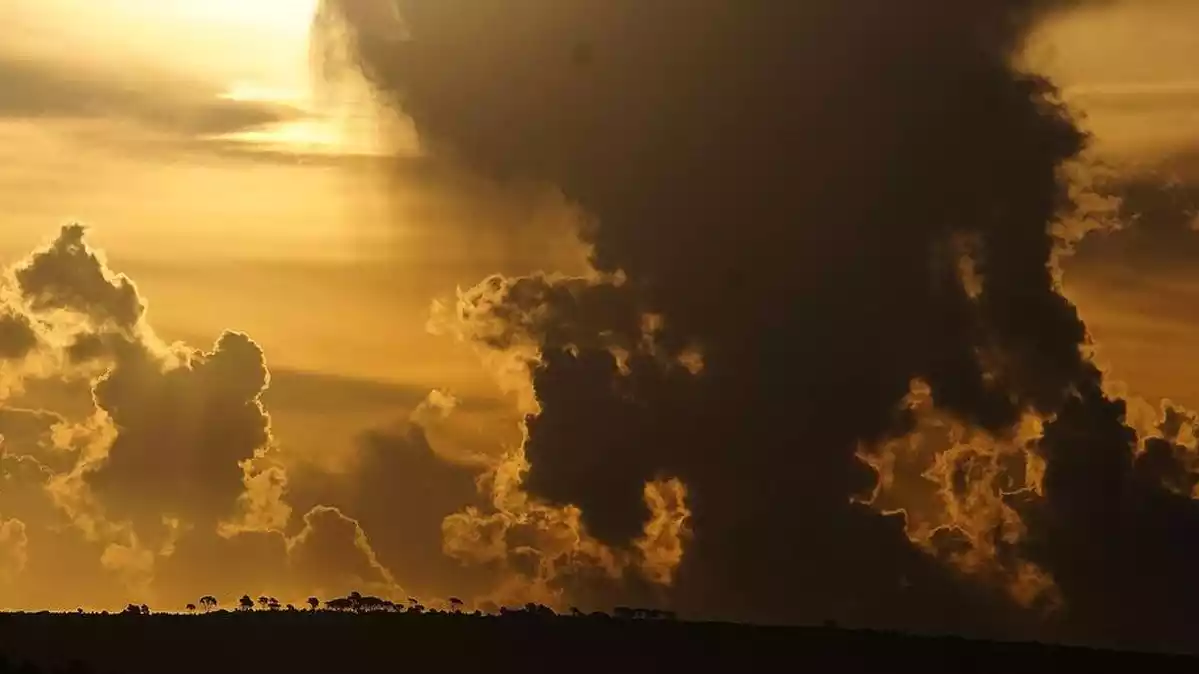 Imatge d'un cel amb nuvolades de tarda