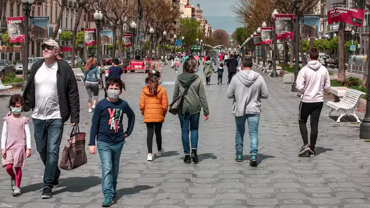 Els nens i nenes de Tarragona surten al carrer en confinament