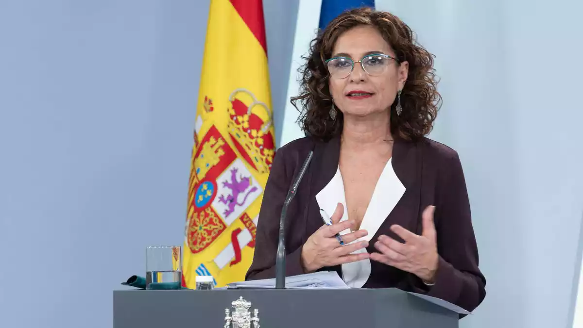 La ministra María Jesús Montero en Roda de premsa el 7 d'abril de 2020