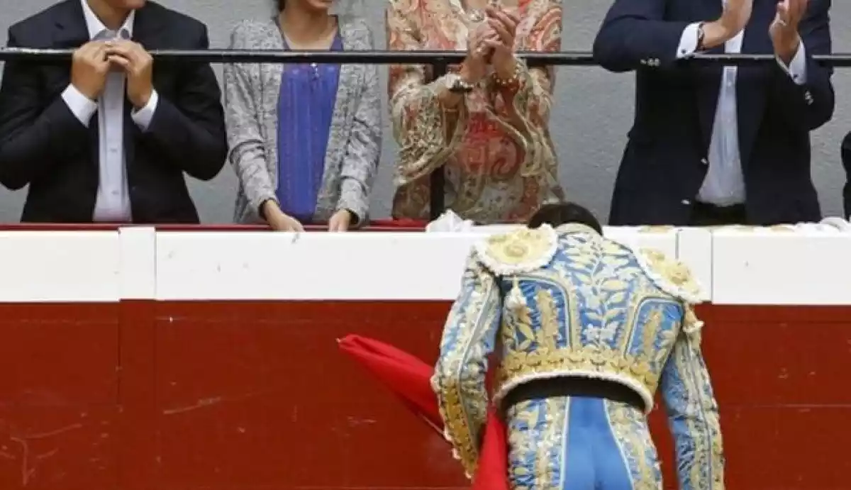 Froilan y Victoria junto a la infanta Elena y el rey Juan Carlos